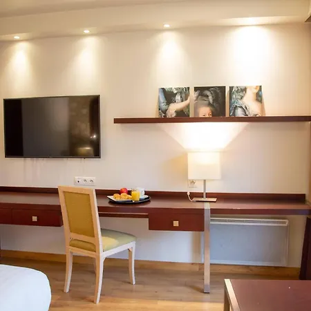 Clarion Paris Cdg Airport Hotell 4*