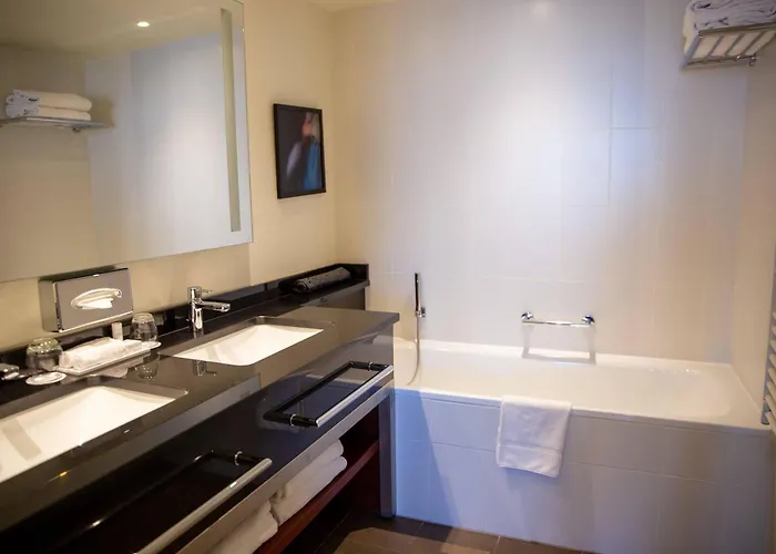 Отель Clarion Paris Cdg Airport 4*